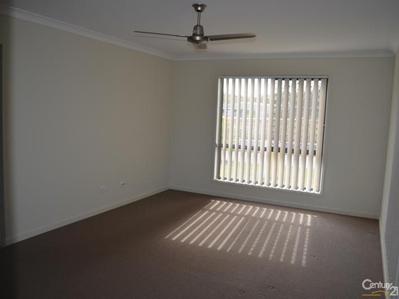 8 Creekview Drive, New Auckland QLD 4680