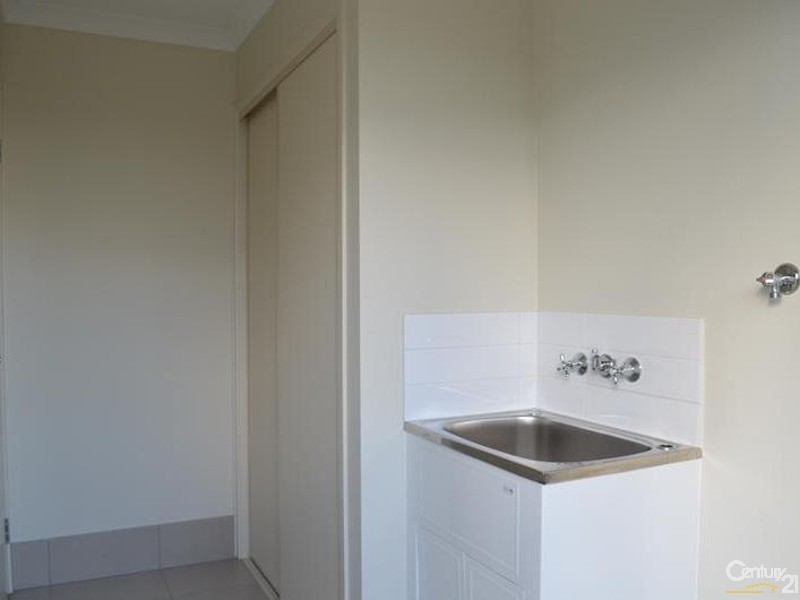 8 Creekview Drive, New Auckland QLD 4680