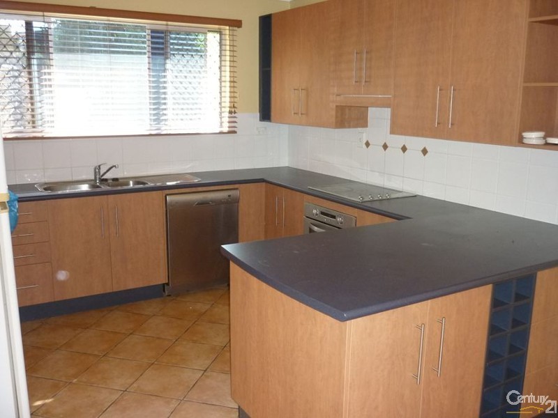 11 Walters Avenue, West Gladstone QLD 4680