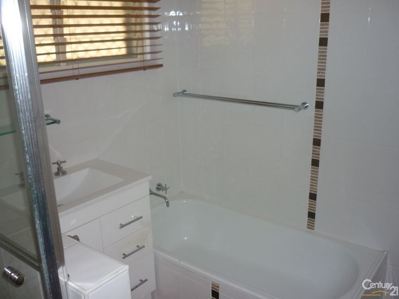 11 Walters Avenue, West Gladstone QLD 4680