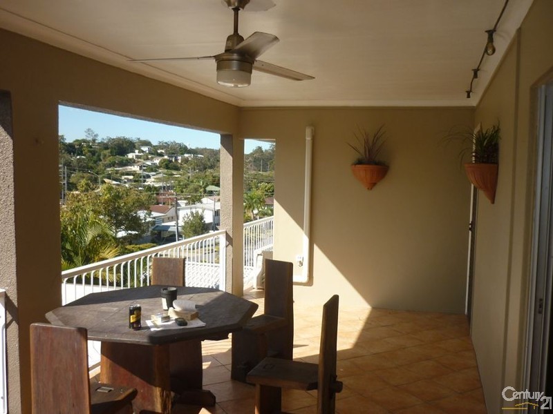 11 Walters Avenue, West Gladstone QLD 4680