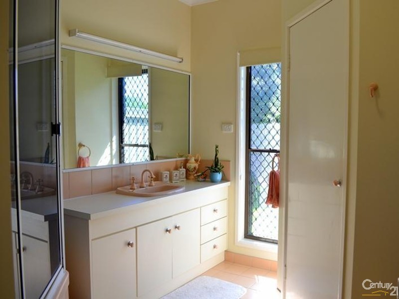 22 J Hickey Avenue, Clinton QLD 4680