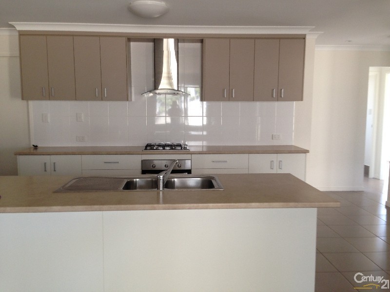 16 Sanctuary Place, South Gladstone QLD 4680