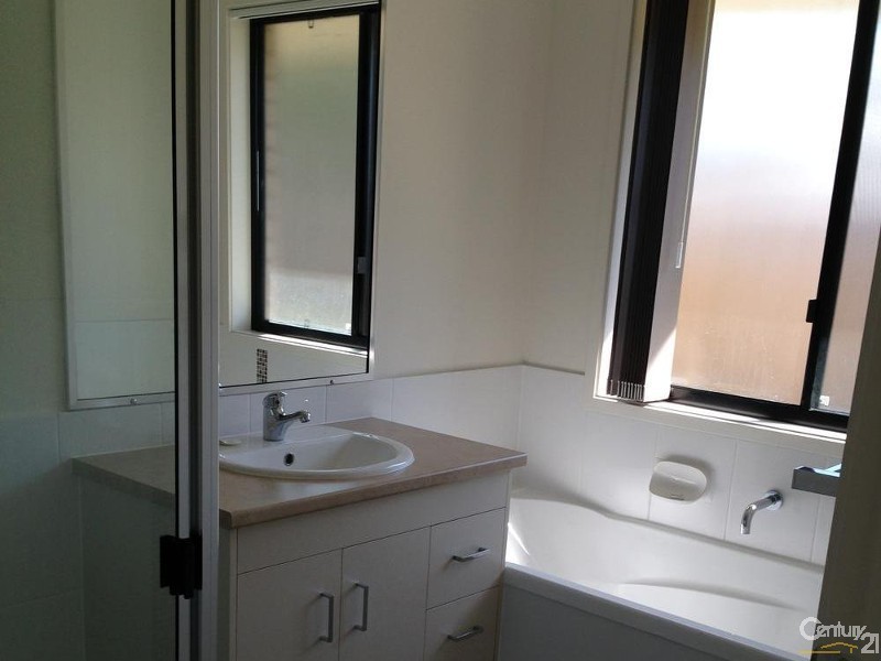 16 Sanctuary Place, South Gladstone QLD 4680