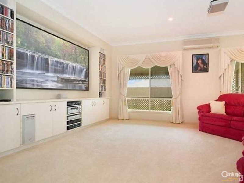 8 Lochern Court, North Lakes QLD 4509