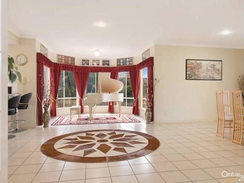 8 Lochern Court, North Lakes QLD 4509