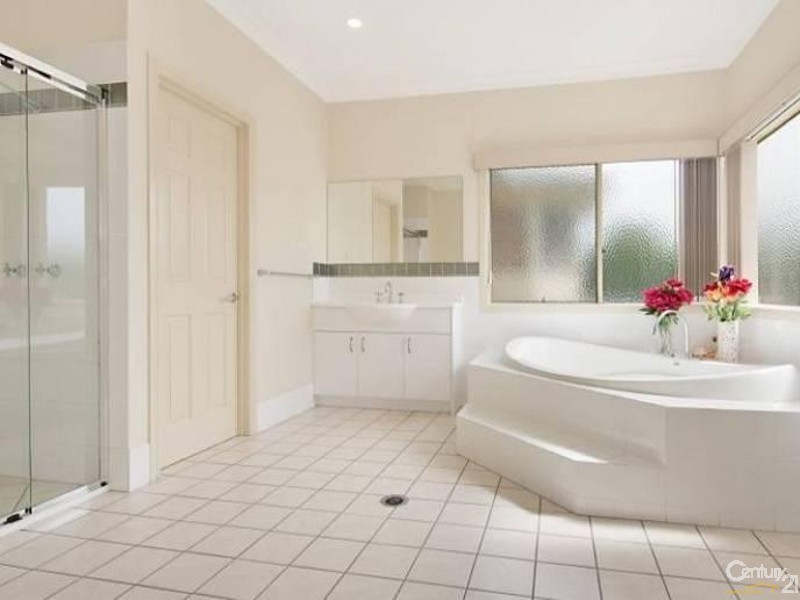 8 Lochern Court, North Lakes QLD 4509