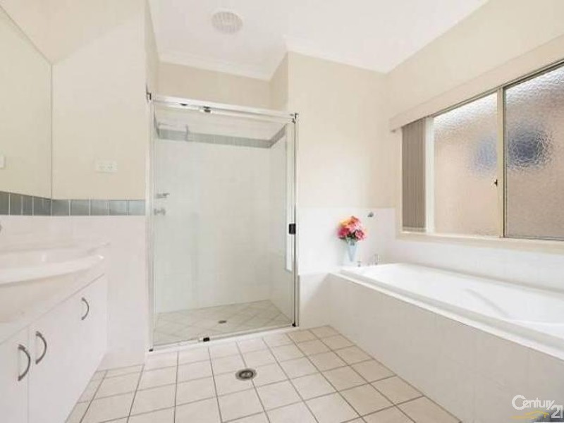 8 Lochern Court, North Lakes QLD 4509