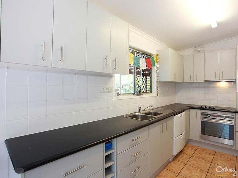 33 Dolphin Street, Deception Bay QLD 4508