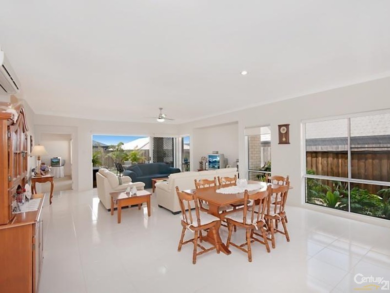 10 Highcliff Crescent, North Lakes QLD 4509