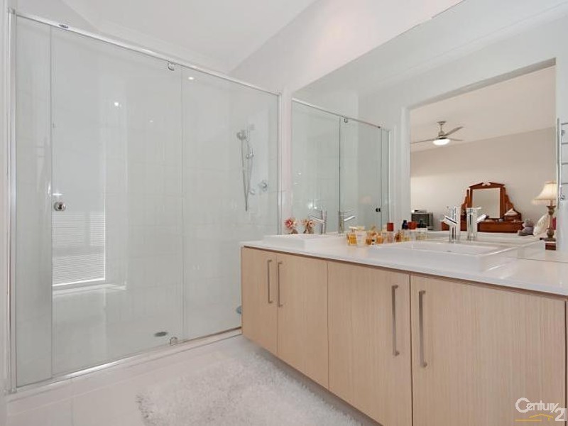 10 Highcliff Crescent, North Lakes QLD 4509