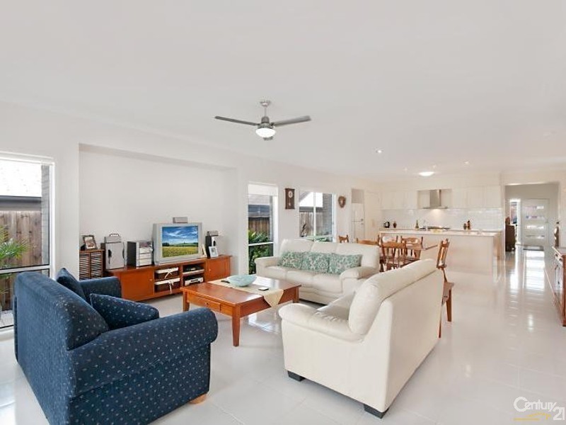 10 Highcliff Crescent, North Lakes QLD 4509