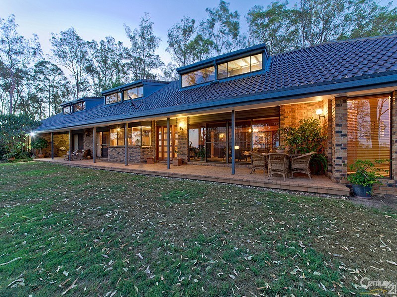 12 Hyde Road, Whiteside QLD 4503