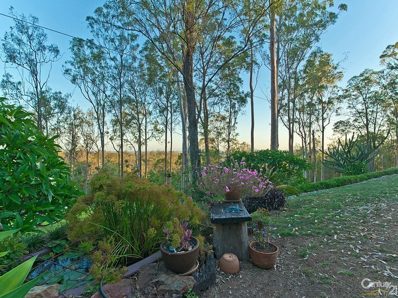 12 Hyde Road, Whiteside QLD 4503