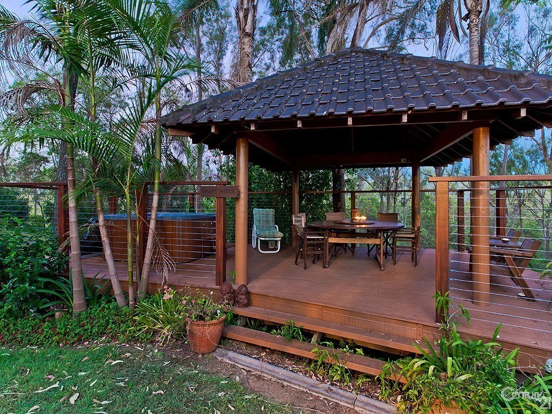 12 Hyde Road, Whiteside QLD 4503