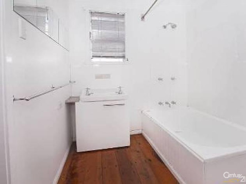 4 MacDonnell Road, Margate QLD 4019