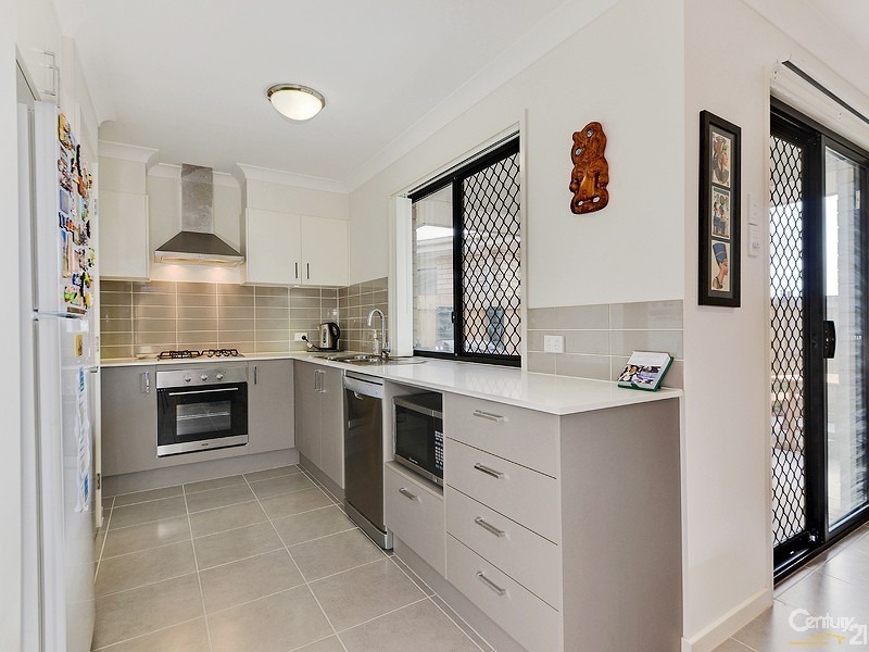 3 Ravensbourne Crescent, North Lakes QLD 4509