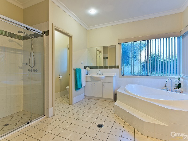 8 Lochern Court, North Lakes QLD 4509