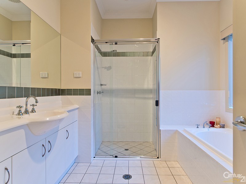 8 Lochern Court, North Lakes QLD 4509