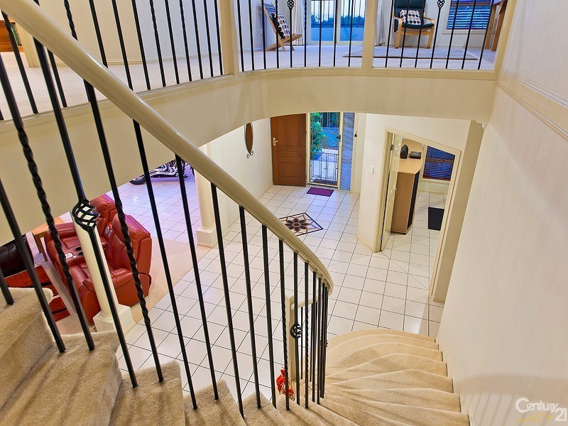 8 Lochern Court, North Lakes QLD 4509
