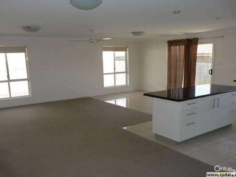 2/27 Drysdale Street, Rothwell QLD 4022