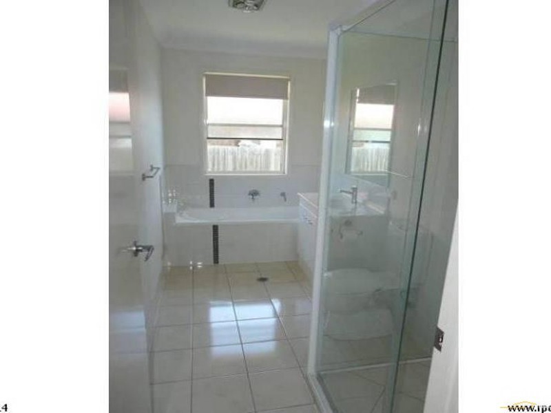 2/27 Drysdale Street, Rothwell QLD 4022
