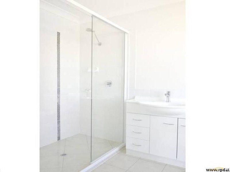 2/27 Drysdale Street, Rothwell QLD 4022