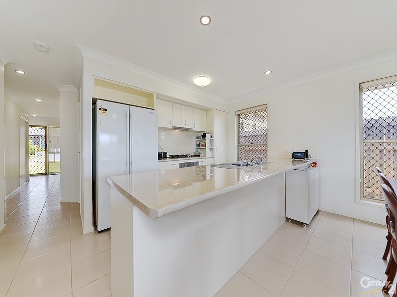 61 Olsen Circuit, Kallangur QLD 4503