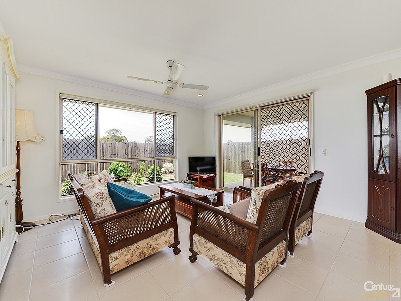 61 Olsen Circuit, Kallangur QLD 4503