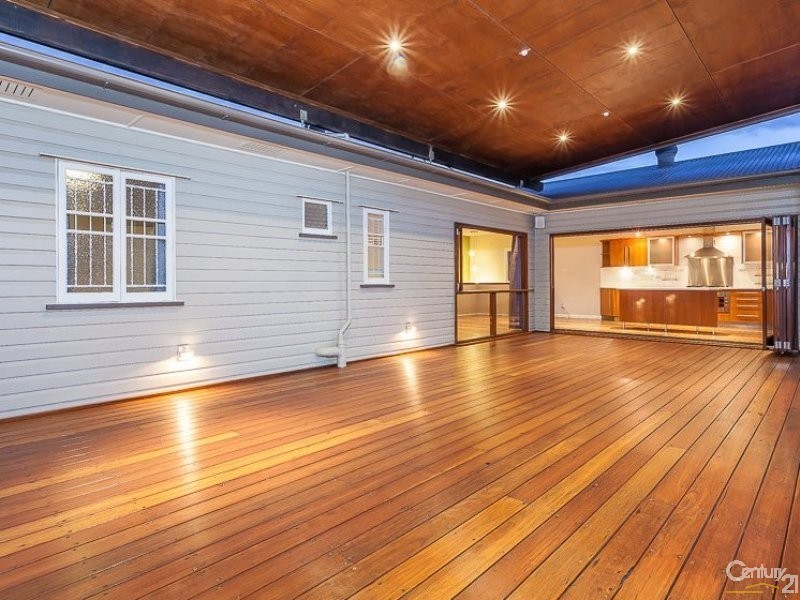 35 Turner Street, Scarborough QLD 4020