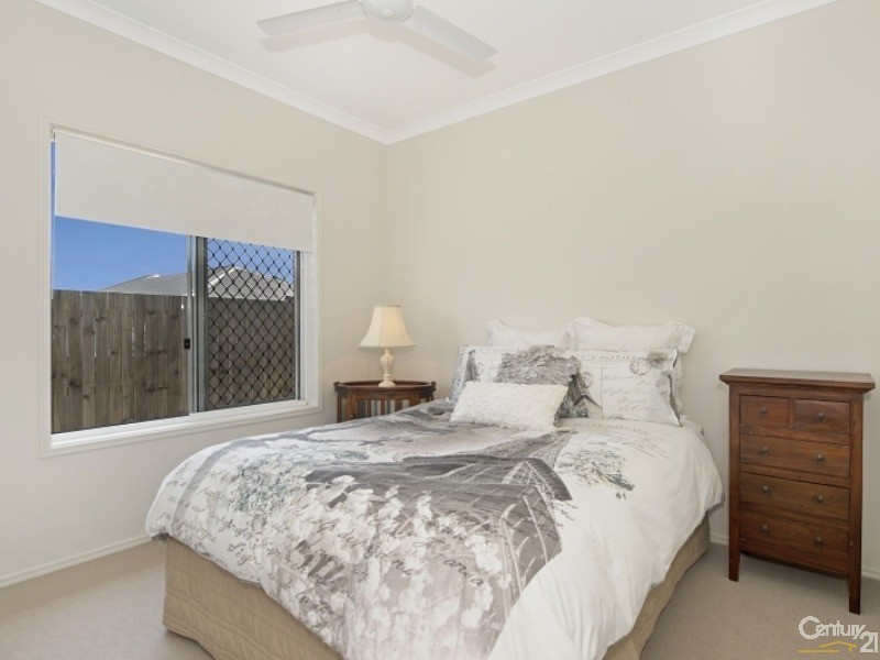 8 Nina Crescent, North Lakes QLD 4509