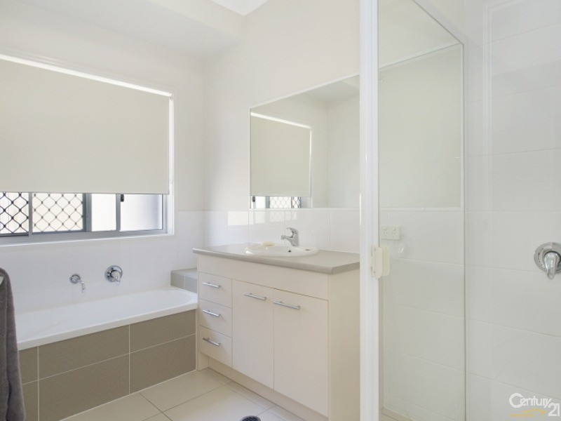 8 Nina Crescent, North Lakes QLD 4509