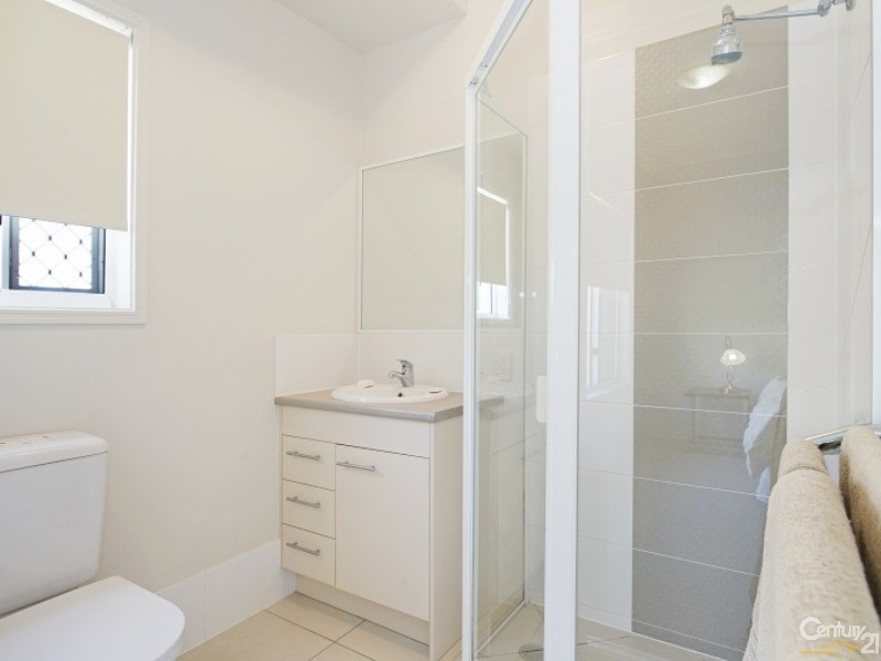8 Nina Crescent, North Lakes QLD 4509