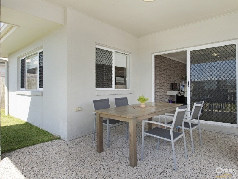 8 Nina Crescent, North Lakes QLD 4509
