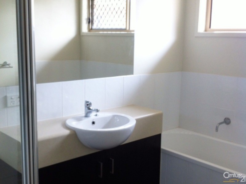 8 Capital Street, North Lakes QLD 4509