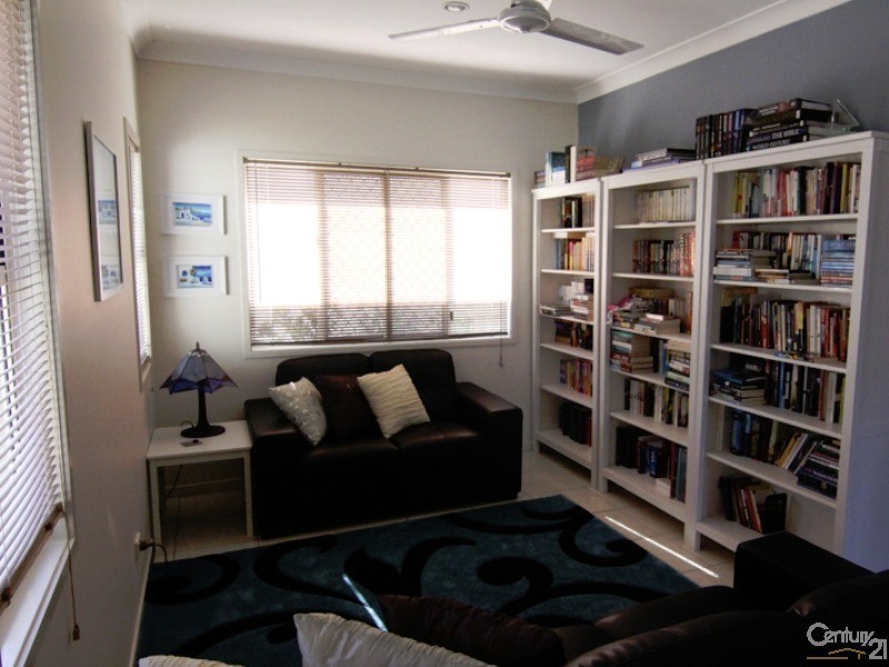 8 Welsby Ct, Rothwell QLD 4022