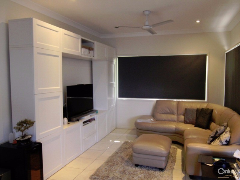 8 Welsby Ct, Rothwell QLD 4022