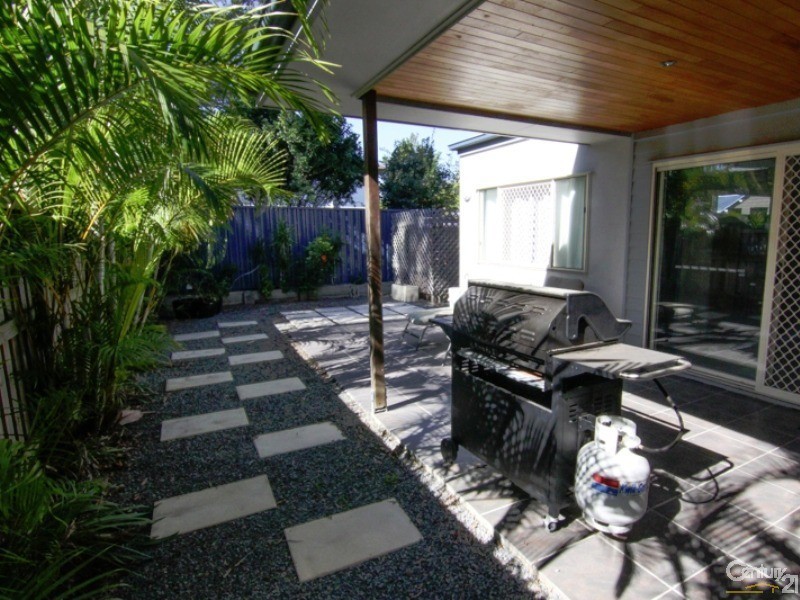 8 Welsby Ct, Rothwell QLD 4022