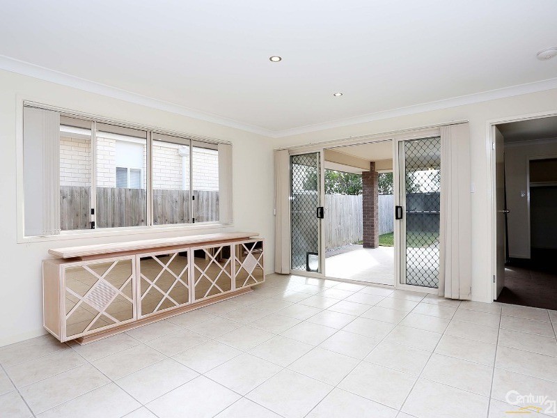 18 Langham Crescent, North Lakes QLD 4509