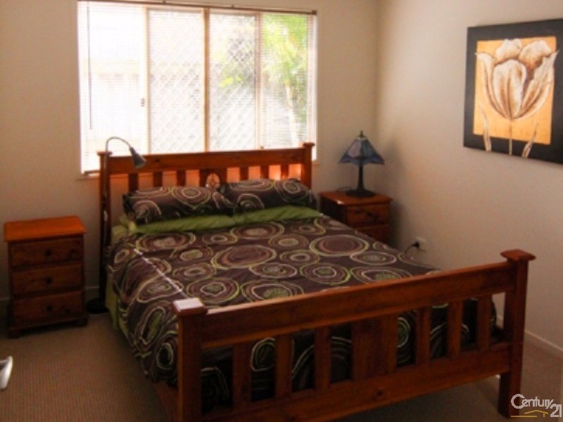 8 Welsby Street, Rothwell QLD 4022