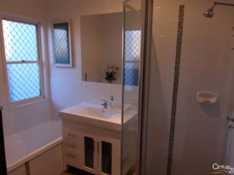 8 Welsby Street, Rothwell QLD 4022