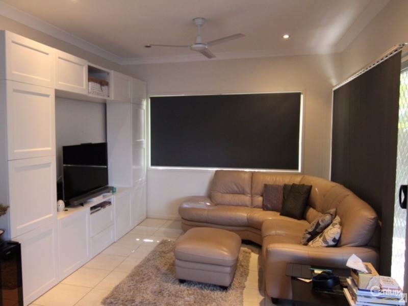 8 Welsby Street, Rothwell QLD 4022