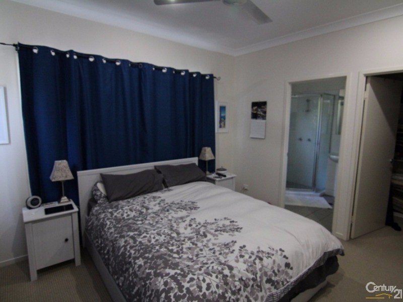 8 Welsby Street, Rothwell QLD 4022