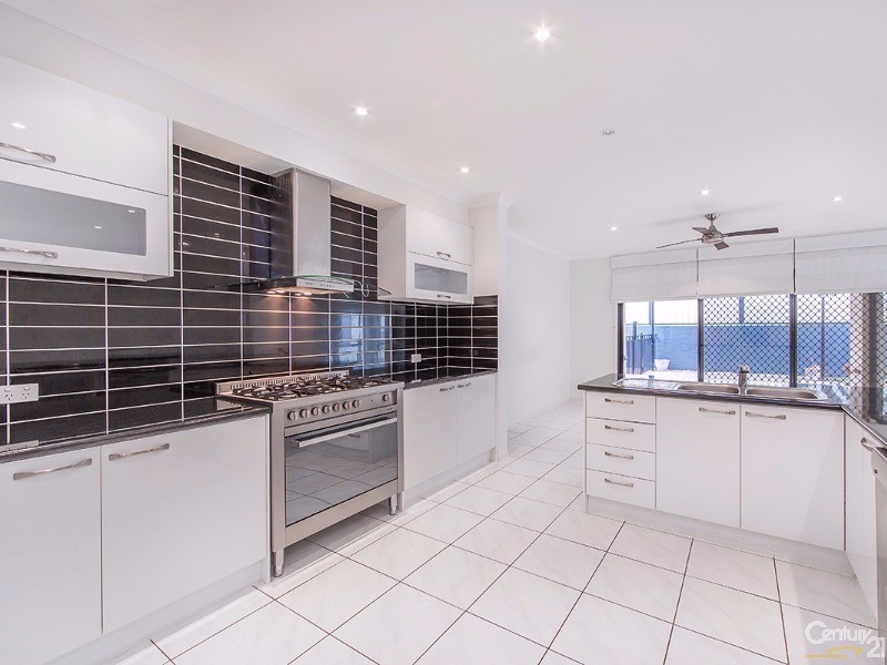 14 Wellington Rd, Murrumba Downs QLD 4503