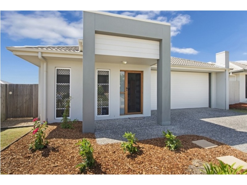 8 Nina Crescent, North Lakes QLD 4509