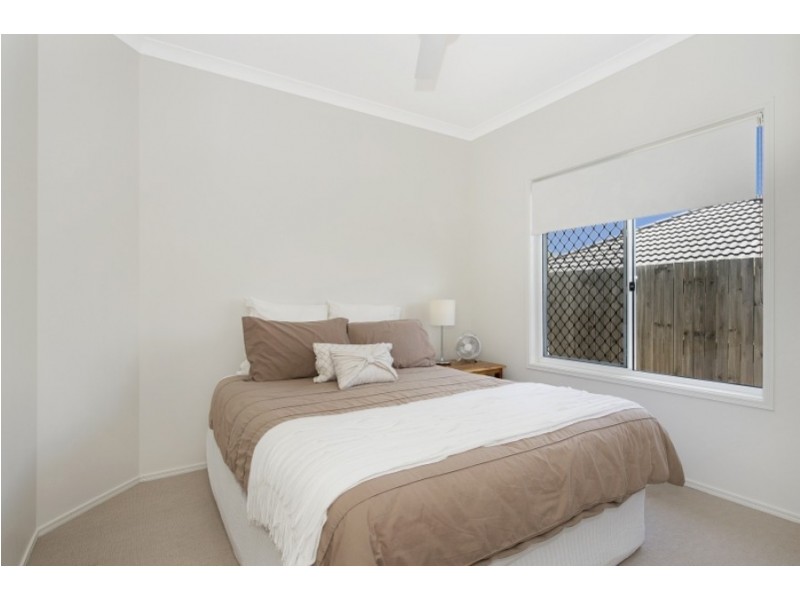 8 Nina Crescent, North Lakes QLD 4509