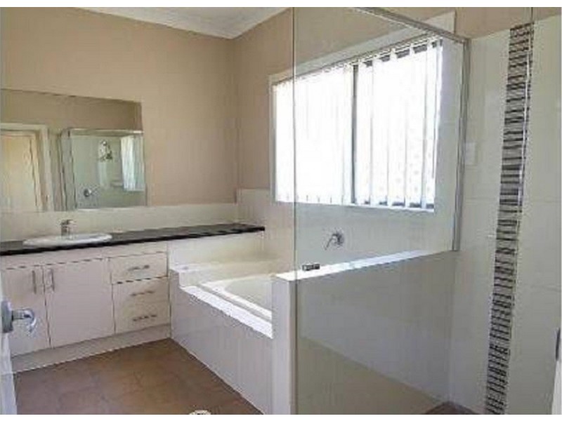 25 Kowari Crescent, North Lakes QLD 4509