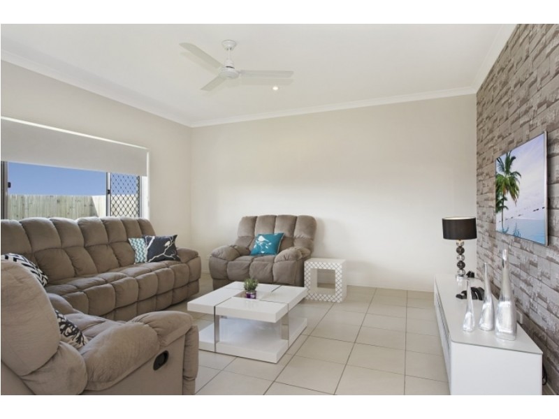 8 Nina Crescent, North Lakes QLD 4509