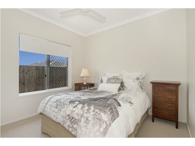 8 Nina Crescent, North Lakes QLD 4509