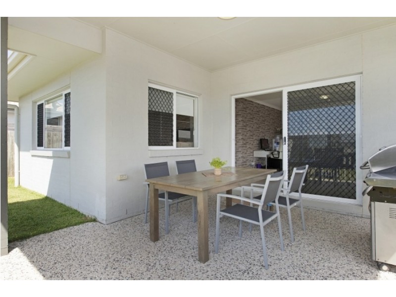 8 Nina Crescent, North Lakes QLD 4509